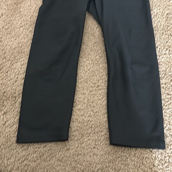Old Navy, active power, soft black leggings crop size small - Picture 4 of 8